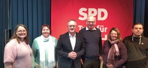 Gruppenbild der Weikersheimer Teilnehmer mit Andreas Stoch