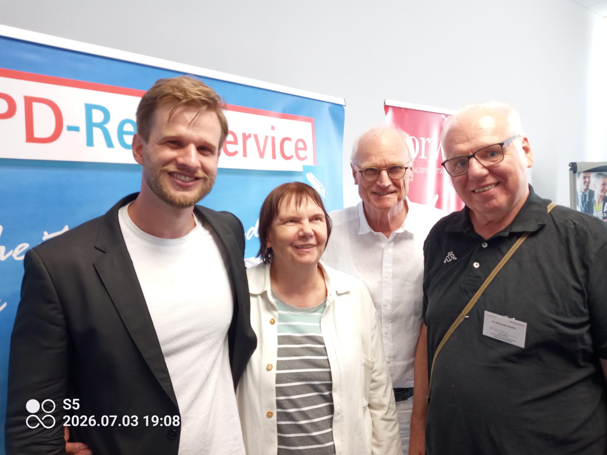 Gruppenbild: Robin Mesarosch, Hildegard Buchwitz-Schmidt, Lothar Binder, Wolfgang Dolezol